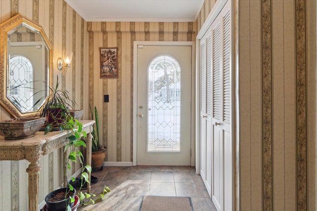 foyer with crown molding