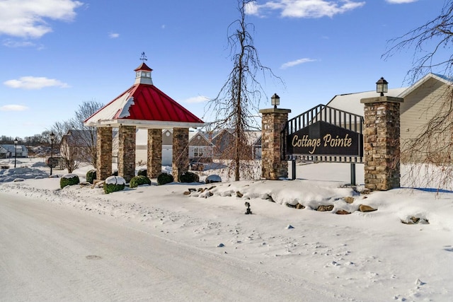 view of community / neighborhood sign