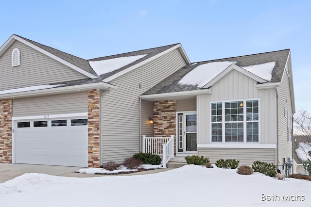 view of front facade featuring a garage