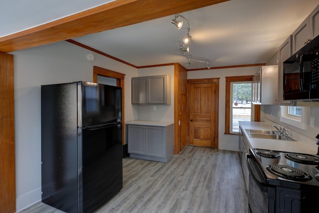 kitchen featuring light wood-type flooring, gray cabinets, sink, and black appliances