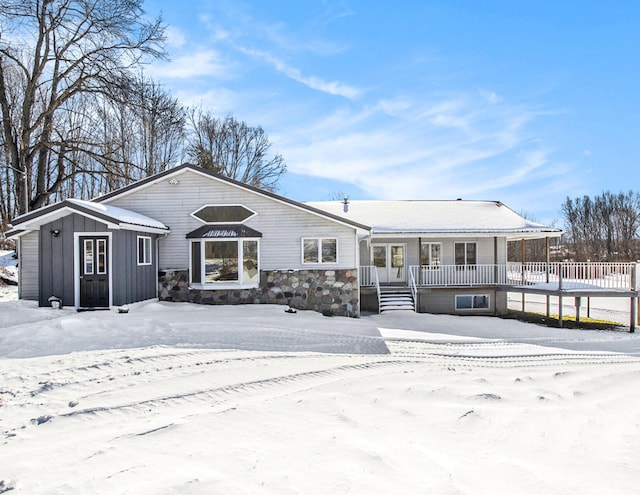 view of front of house featuring a porch