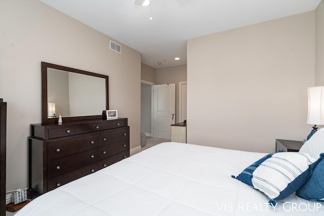 bedroom with ceiling fan