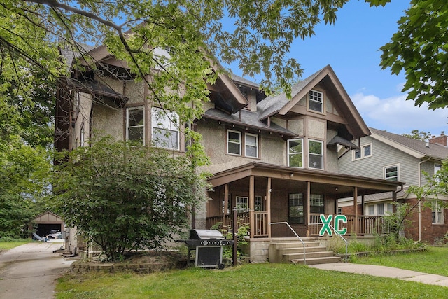 view of front of house featuring a porch and a front lawn