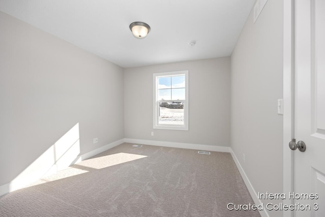 unfurnished room featuring carpet, visible vents, and baseboards