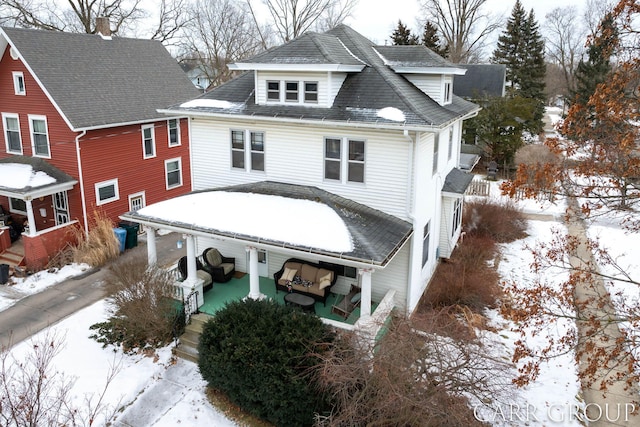 view of front of home featuring an outdoor hangout area