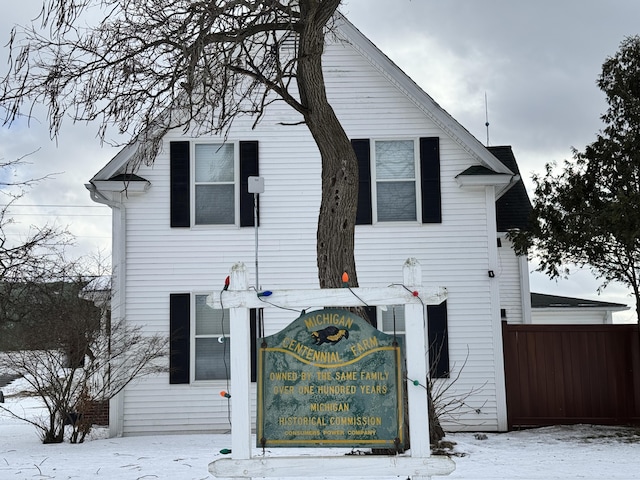 view of front of house