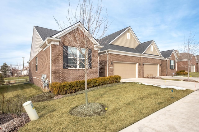 view of front of property featuring a front yard