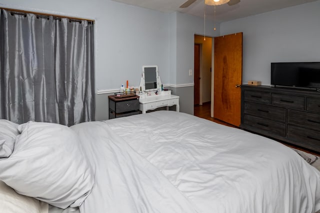 bedroom with ceiling fan