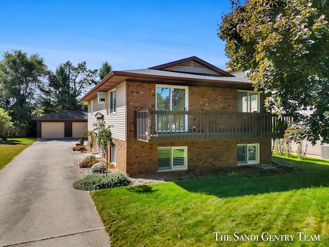 view of front of home featuring a garage, an outdoor structure, and a front yard