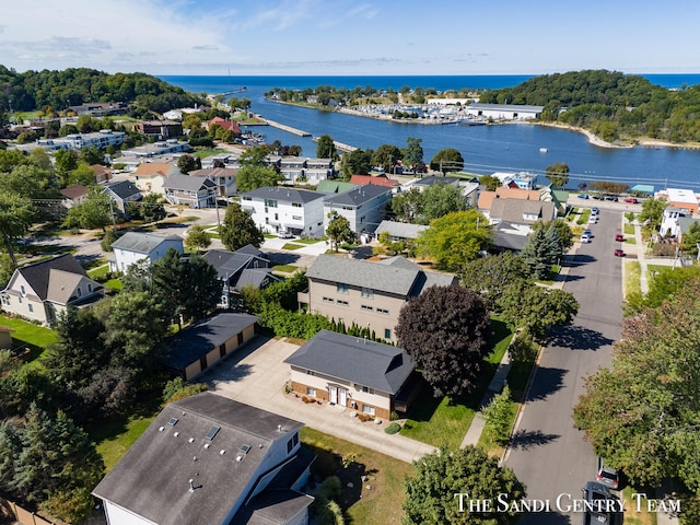 bird's eye view with a water view