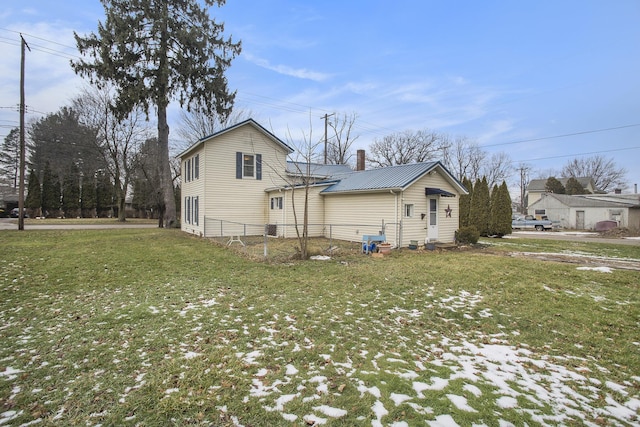 back of house featuring a lawn