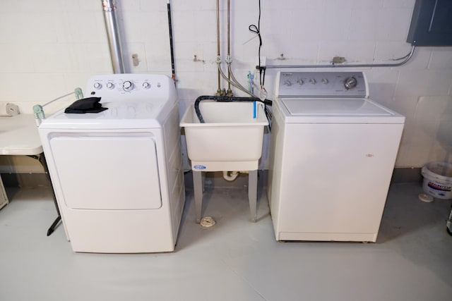 laundry room featuring sink, electric panel, and washing machine and dryer