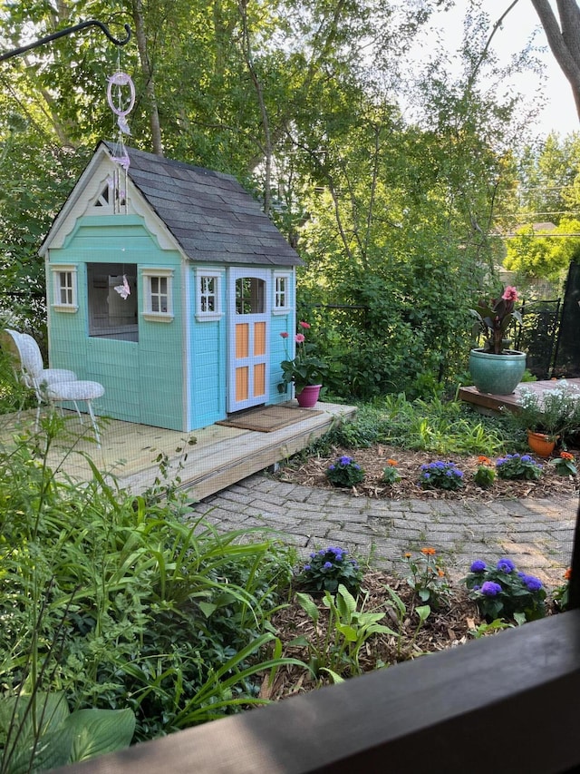 view of outbuilding