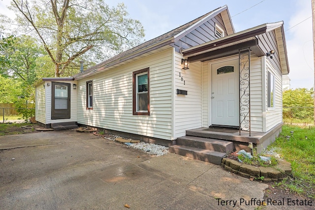 view of front of home featuring a patio