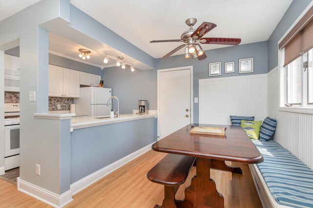 5410 Country Aire Dr Unit 13, Coloma, MI 49038 - dining space with ceiling fan, sink, and light hardwood / wood-style floors