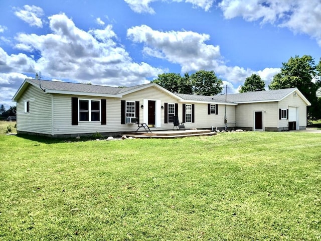 view of front of home with a front lawn