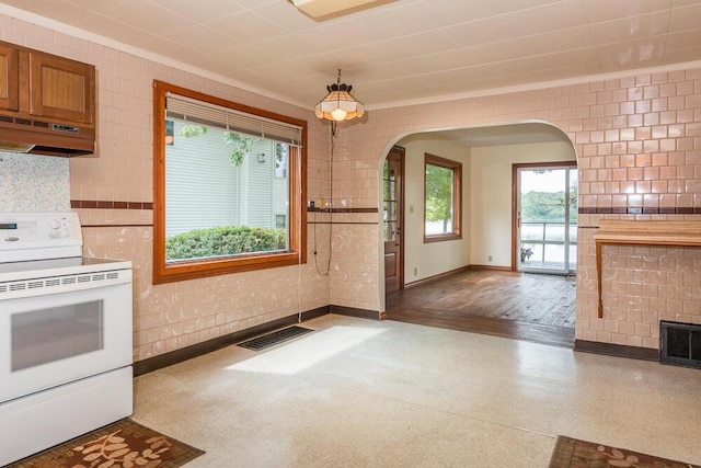 kitchen featuring electric stove