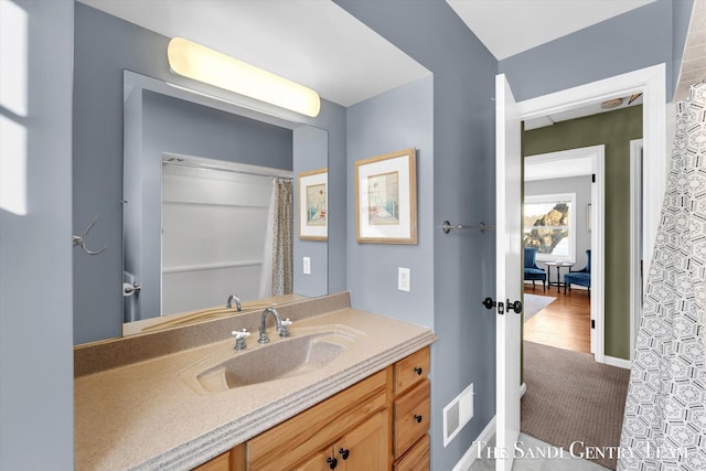 full bath featuring curtained shower, visible vents, and vanity