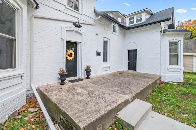 entrance to property with a patio