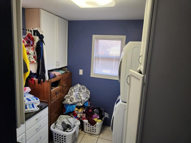 laundry area featuring light tile patterned flooring and washer / dryer