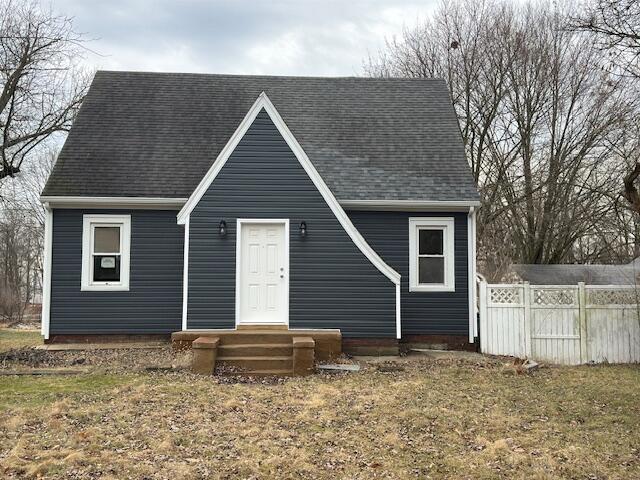 view of front of home with a front yard