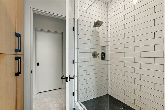 bathroom featuring tiled shower