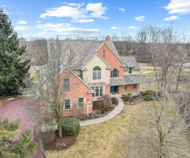 view of front of property featuring a front yard