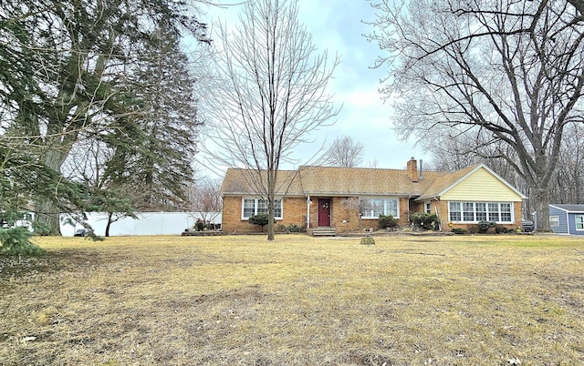 single story home featuring a front yard