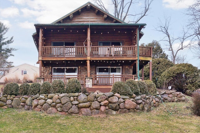 view of front of home with a front yard