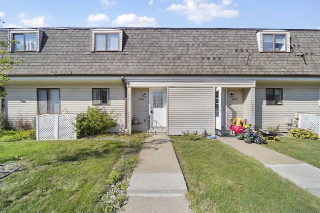 view of front of house with a front lawn