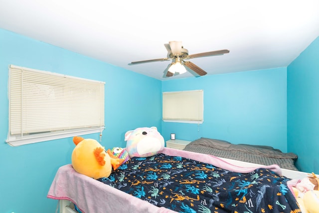 bedroom with ceiling fan