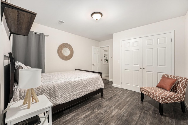 2678 Richmond St NW, Grand Rapids, MI 49504 - bedroom with baseboards, a closet, dark wood finished floors, and visible vents