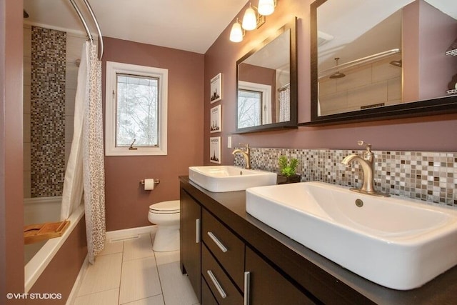 bathroom featuring shower / bathtub combination with curtain, a sink, toilet, and decorative backsplash