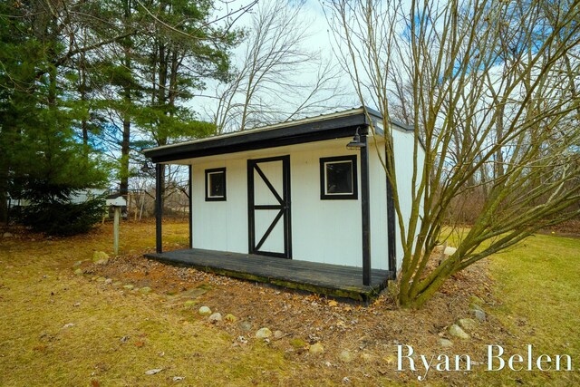 view of outdoor structure
