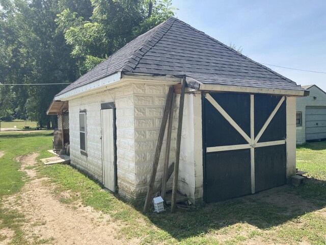 view of outbuilding with a lawn