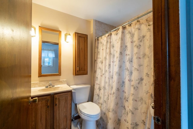 bathroom with vanity, toilet, and curtained shower