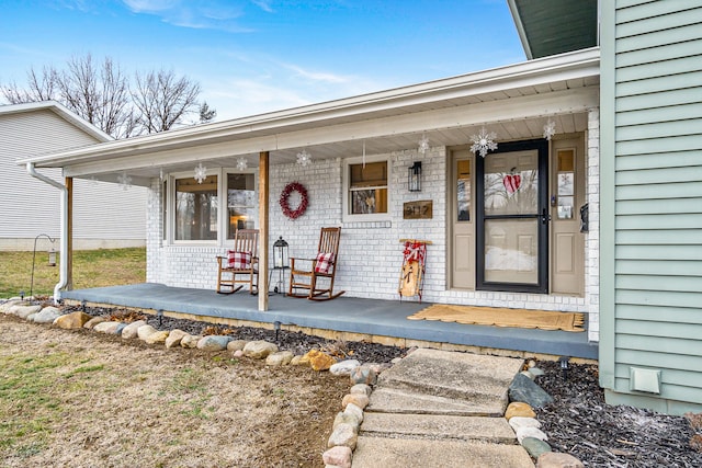 doorway to property with covered porch