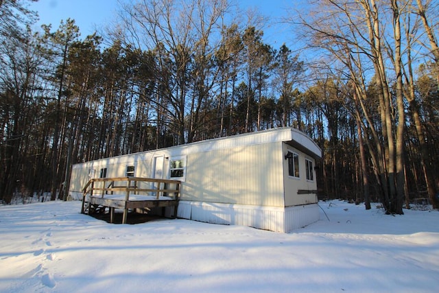 manufactured / mobile home featuring a deck