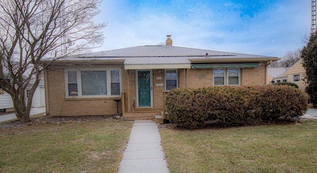 bungalow featuring a front yard