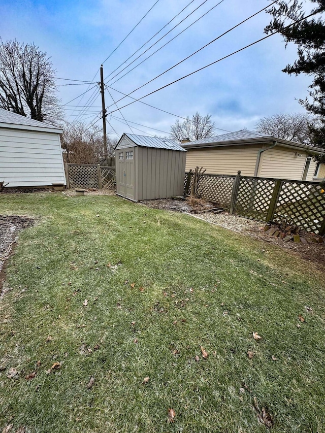 view of yard featuring a storage shed