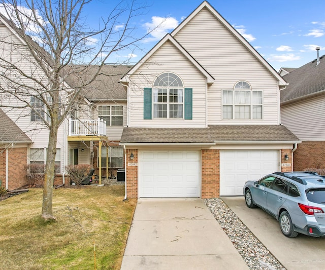 view of front facade featuring a garage and a front yard