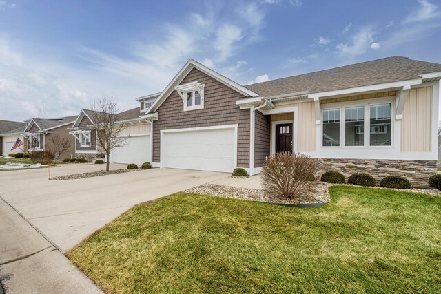 view of front facade featuring a garage and a front yard