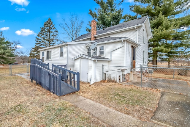 exterior space featuring a front yard