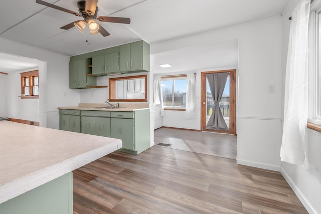 kitchen featuring ceiling fan, sink, dark hardwood / wood-style flooring, and green cabinets