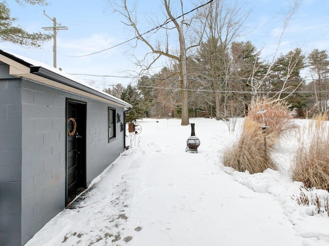 view of yard layered in snow