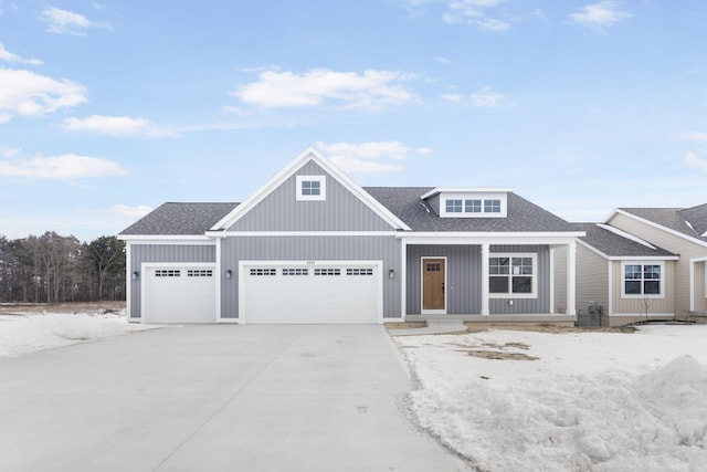 view of front facade featuring a garage