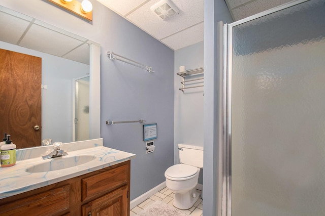 full bathroom with toilet, vanity, visible vents, baseboards, and a stall shower