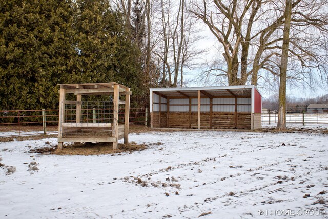 view of yard layered in snow