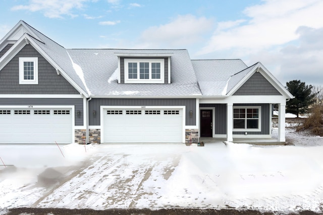 view of front facade featuring a garage