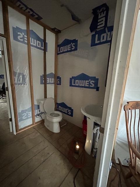 bathroom featuring toilet